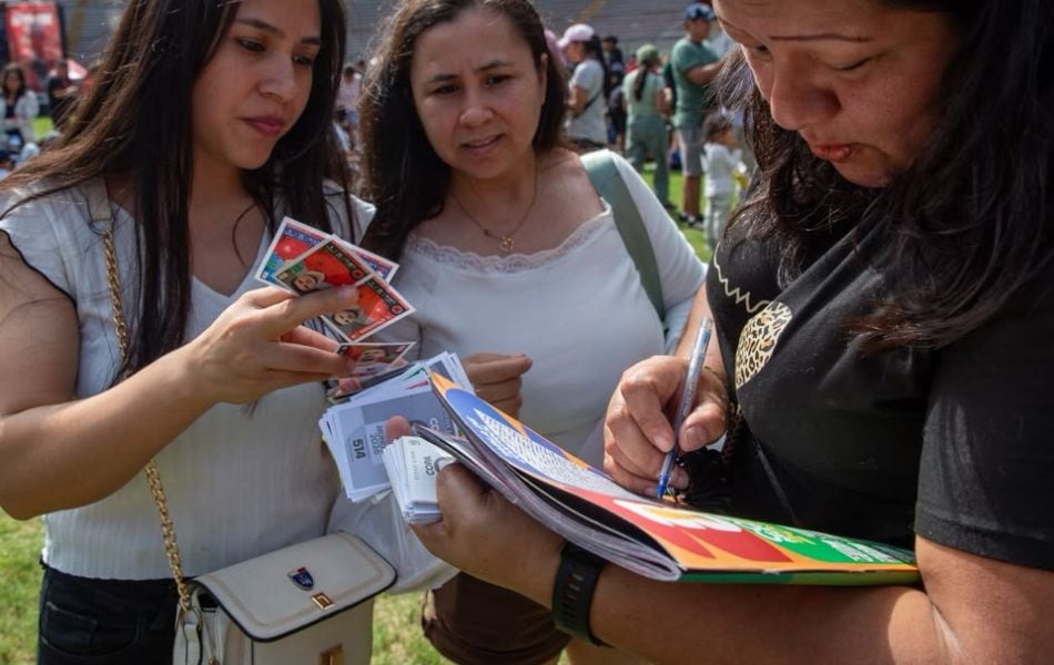 Estadio Nacional de Lima congregó a fans y coleccionistas del Mundial 2026 en la "Cambiatón". (Foto: Fernando Sangama / @photo.gec)