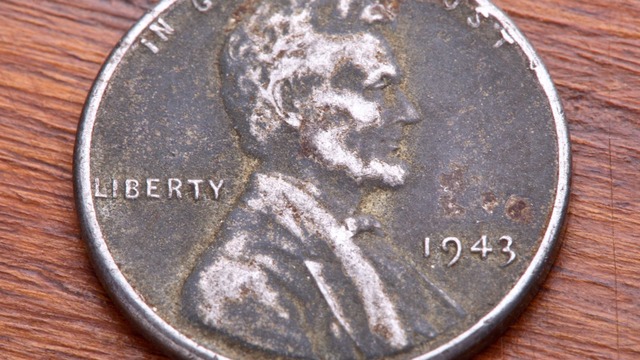 Una se vendió en 1.7 millones de dólares: la razón por la que 1 centavo de bronce de 1943 vale tanto dinero