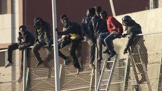 Más de 100 africanos lograron pasar Melilla y entraron a España