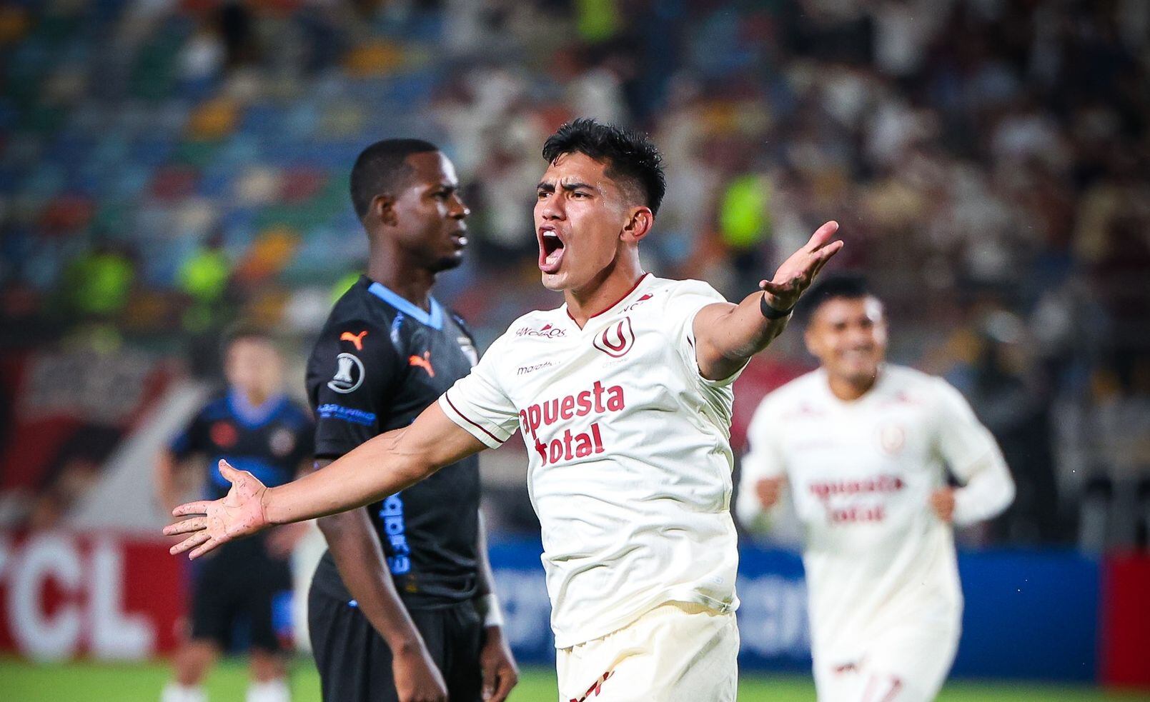 El delantero de Universitario destacó en la victoria crema sobre LDU de Quito en el inicio del torneo.