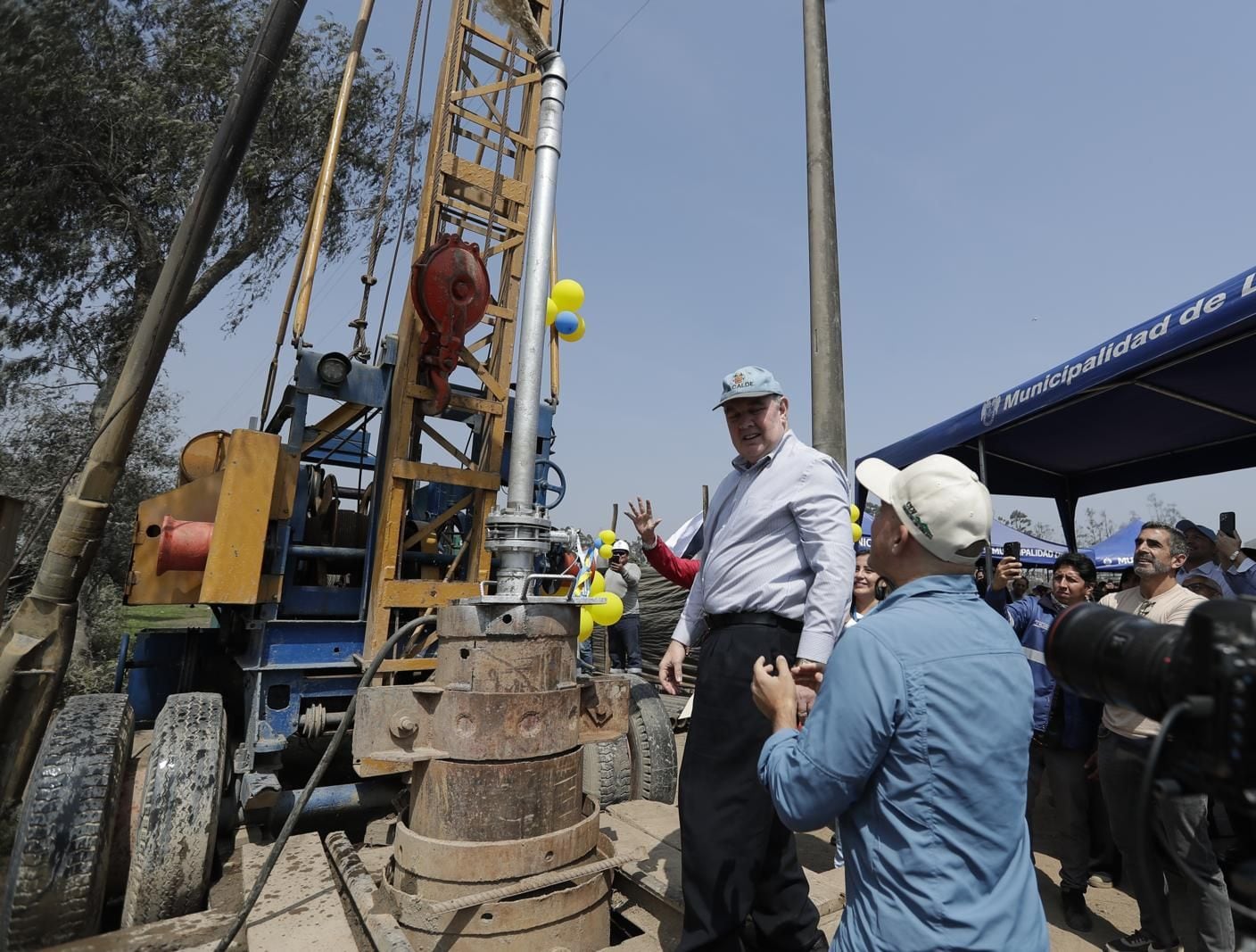 El alcalde de Lima, Rafael López Aliaga, inauguró un pozo de agua en San Juan de Lurigancho. (Foto: Hugo Pérez/El Comercio)
