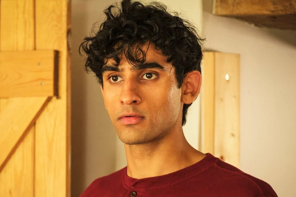 Zain Iqbal como Ravi Singh, quien se une a la investigación de Pip, en la serie "Asesinato para principiantes" (Foto: Netflix)