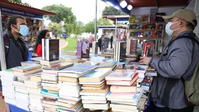 En busca del tiempo perdido: Así fue recorrer la primera feria del libro presencial en tiempos de pandemia 