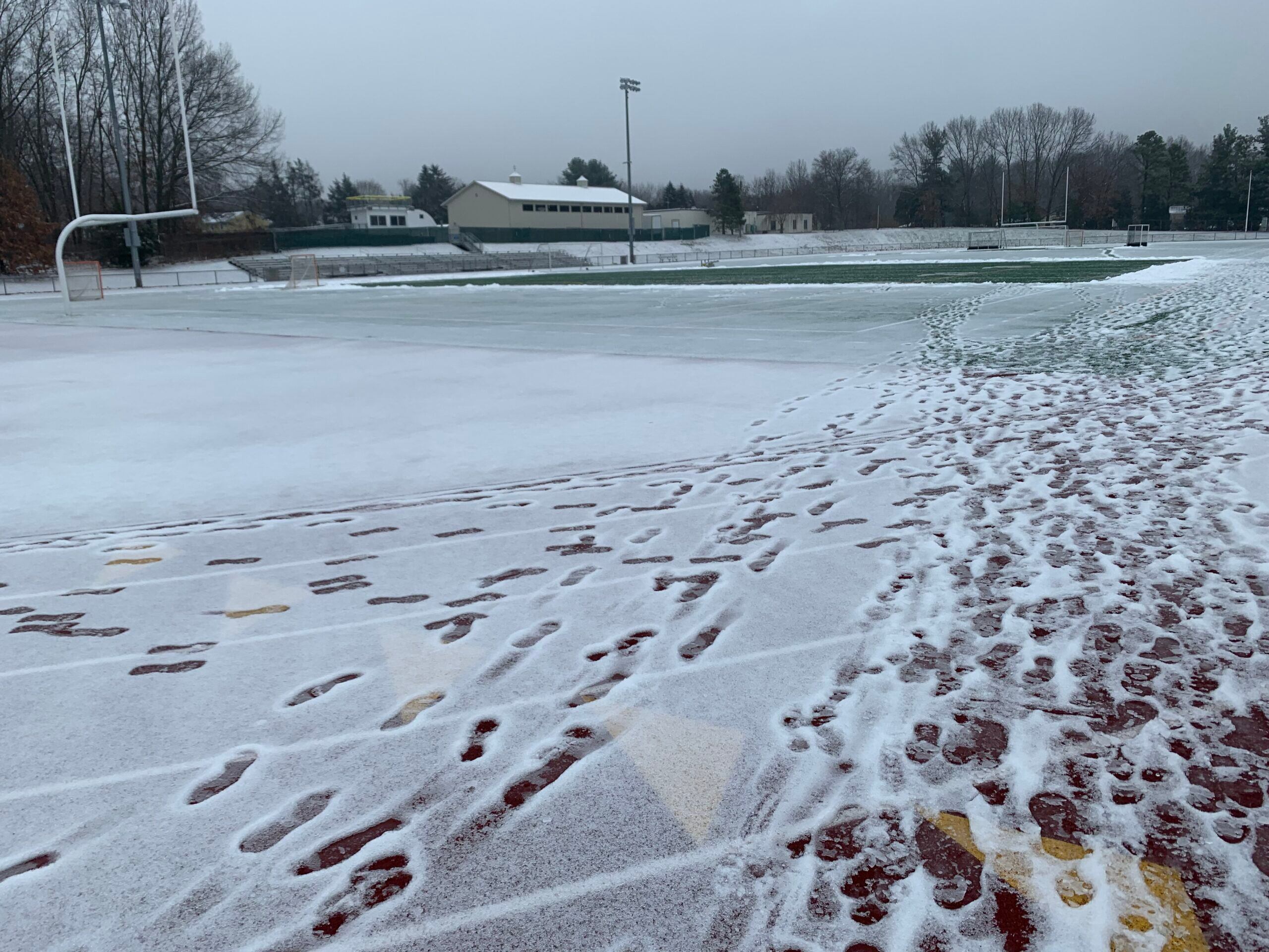 Las nevadas más intensas se esperan en la primera mitad de la noche del sábado (Foto: AFP)