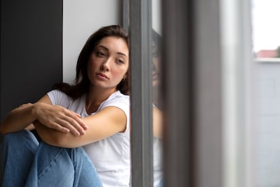¿Por qué creemos que nuestro dolor no importa tanto? El alto costo mental de guardar lo que sentimos