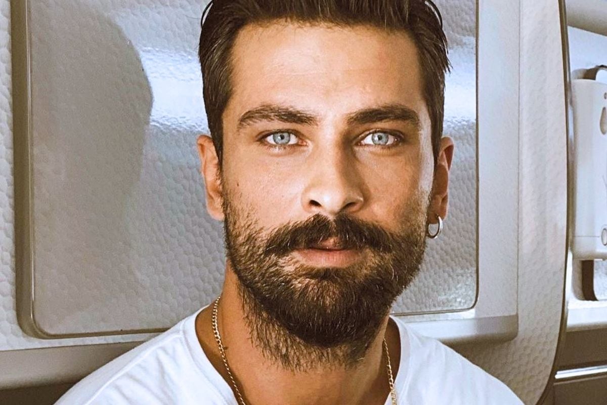 El color azul de Onur Tuna causó más de un suspiro en sus redes sociales (Foto: Onur Tuna / instagram)