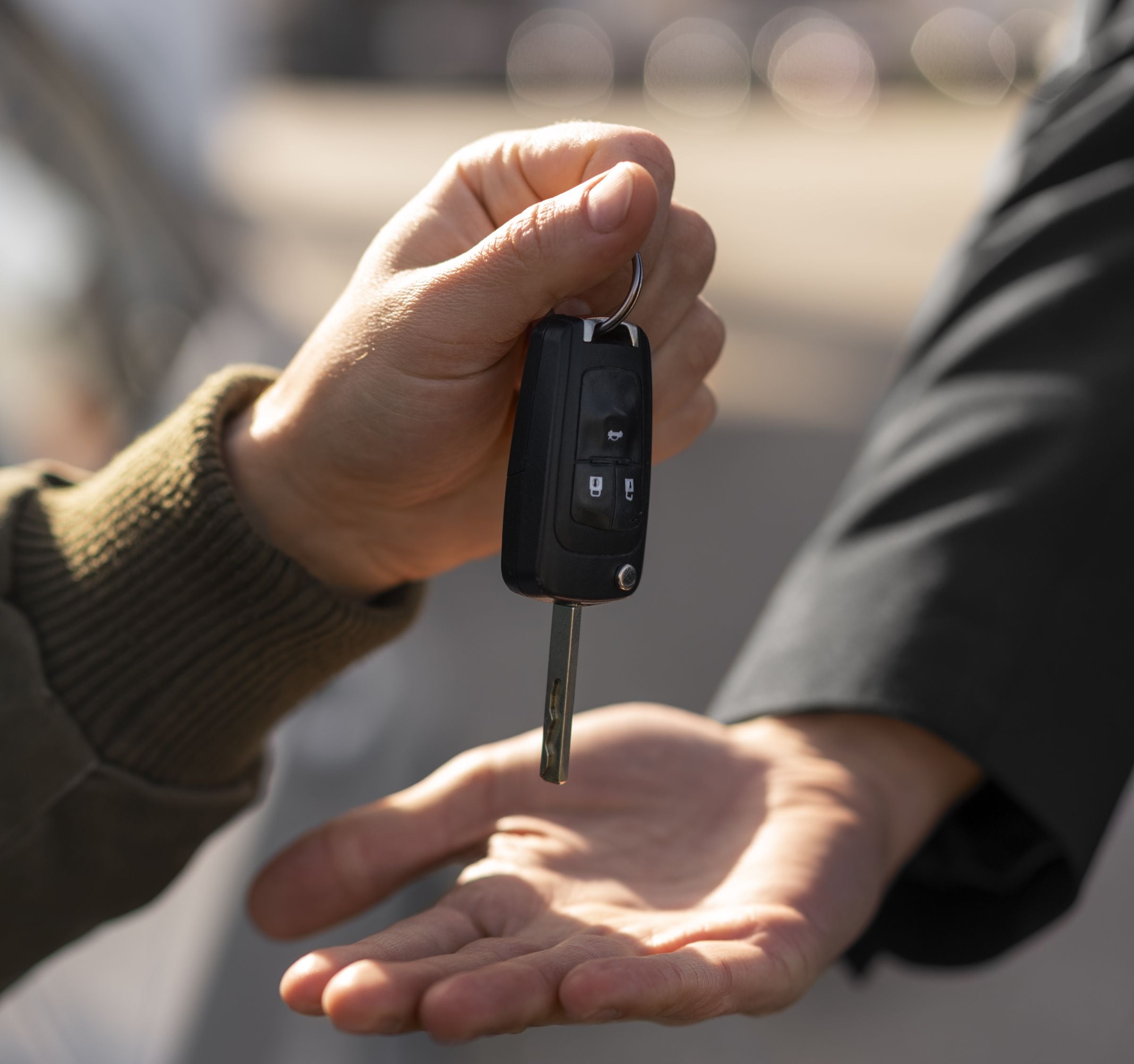 La nueva ley protege la compra de autos usados en California (Foto: Diseñado por Freepik).