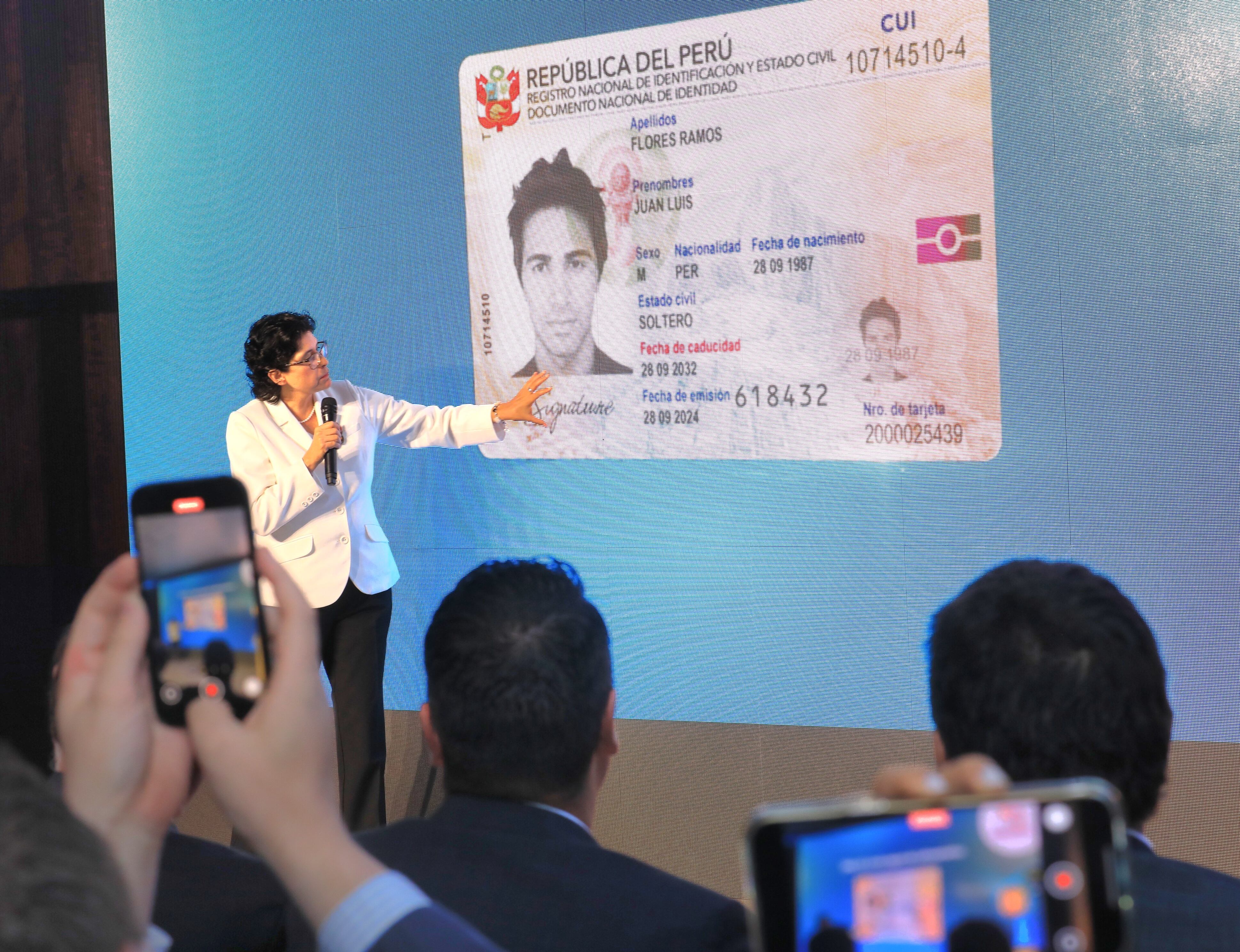 El Comercio conoció, un día antes de su lanzamiento, todas las novedades de este nuevo DNI. Foto: Reniec.