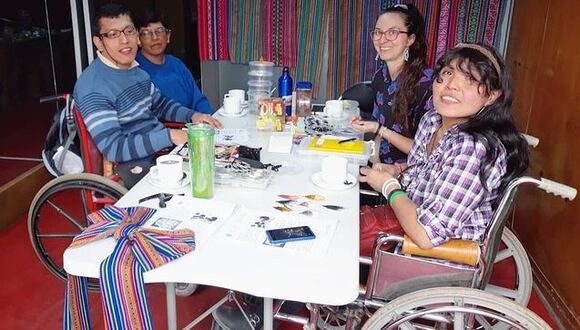 Participantes de los talleres de artesanía de Artizan Peru en Yanahuara. Foto: Artizan Peru