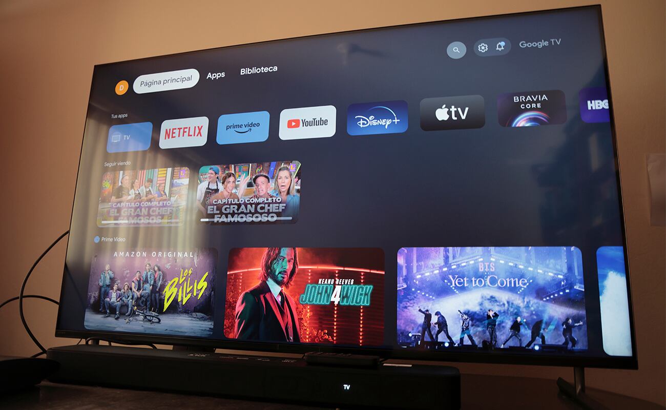 El nuevo modelo de Sony trabaja con el sistema de Google TV, que permite administrar todas las aplicaciones en la TV. (Foto: Daniel Bedoya Ramos)