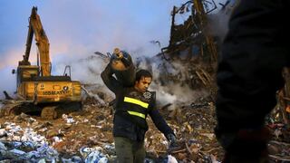 Irán lucha por hallar sobrevivientes tras colapso de edificio