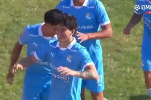 ¡De otro partido! Diego Otoya anotó golazo con potente remate desde fuera del área | VIDEO