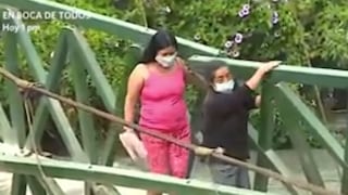 Cieneguilla: personas se exponen al cruzar puente dañado tras ser impactado por volquete | VIDEO