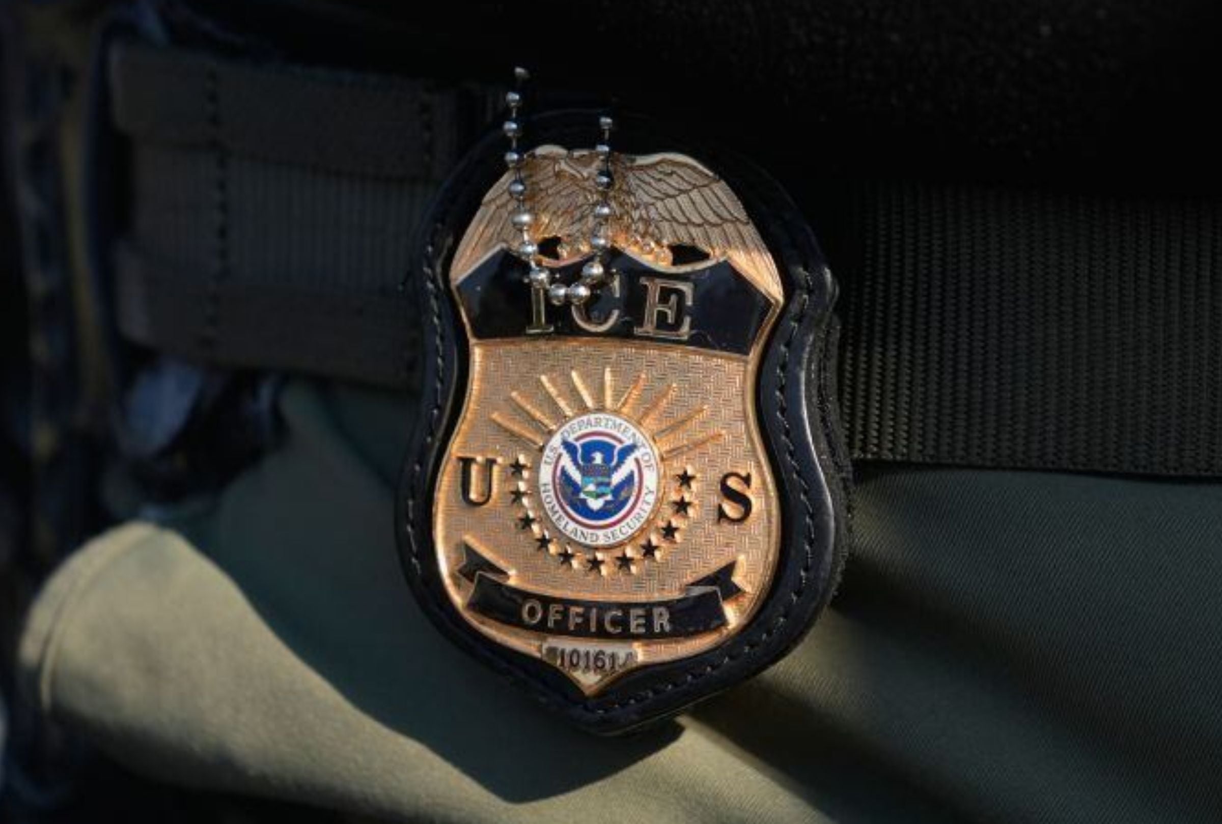 Los agentes de ICE se han hecho presente en distintas localidades de Chicago para detener inmigrantes ilegales. (Crédito: Erin Hooley / AP)