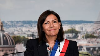 ¿Quién es Anne Hidalgo, la alcaldesa de París que buscaría ser la primera presidenta de Francia?