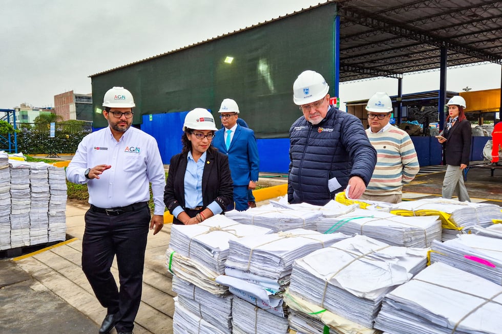 La ministra de Cultura, Leslie Urteaga, visitó la planta de reciclaje de este distrito en el marco del nuevo convenio. Foto: Municipalidad de Surco