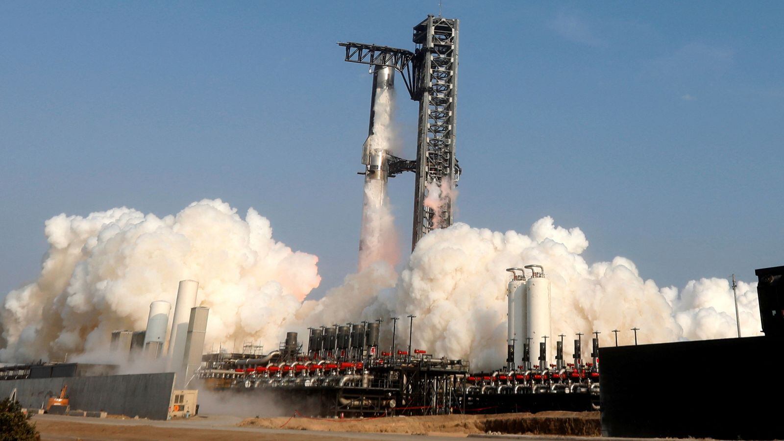 SpaceX esperaba lanzar una serie de satélites de prueba tras el despegue (Foto: AFP)