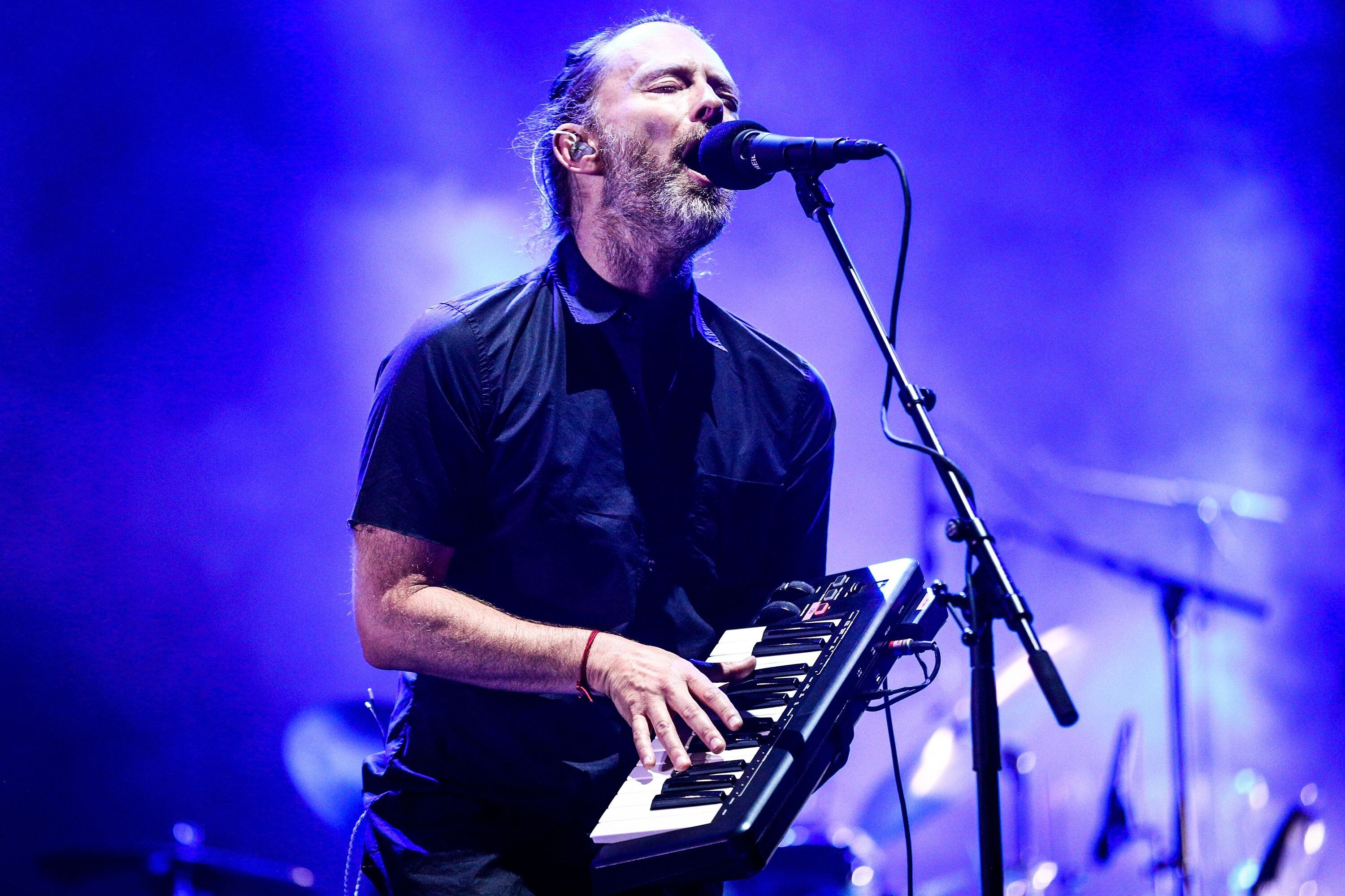 Thom Yorke de Radiohead durante un concierto en abril de 2017. (Foto: AFP)