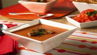 Sopa de tomate y albahaca