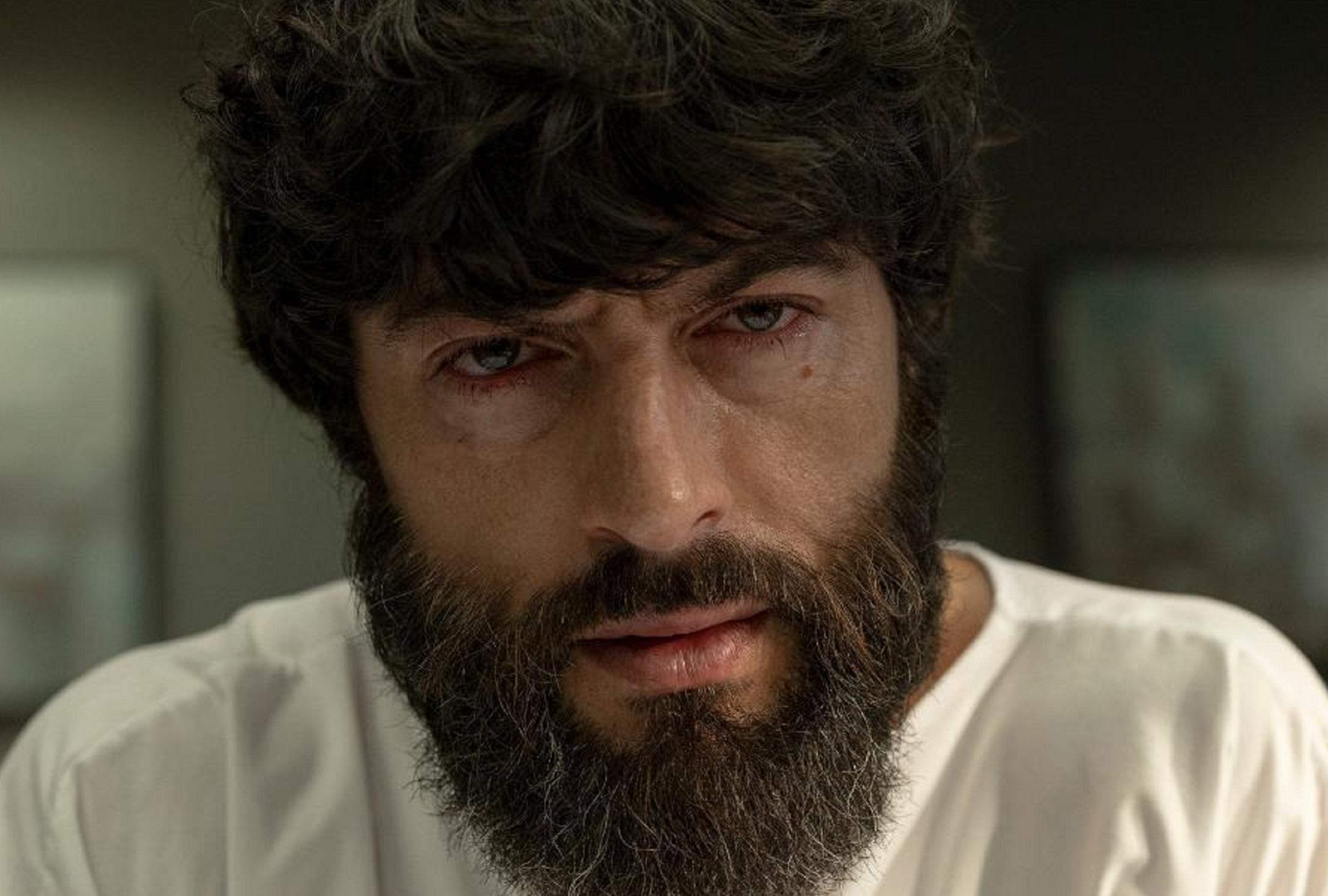 Javier Rey es el protagonista de la serie española "La última noche en Tremor", donde interpreta a Álex de la Fuente (Foto: Netflix)