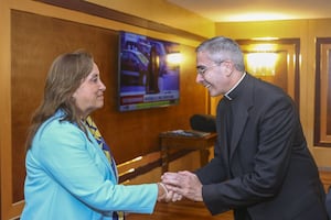 Dina Boluarte llega a Roma para participar este domingo en la misa de inicio del pontificado del Papa León XIV