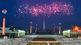Fuegos artificiales en Corea del Norte para celebrar el éxito de su nuevo misil [FOTOS]