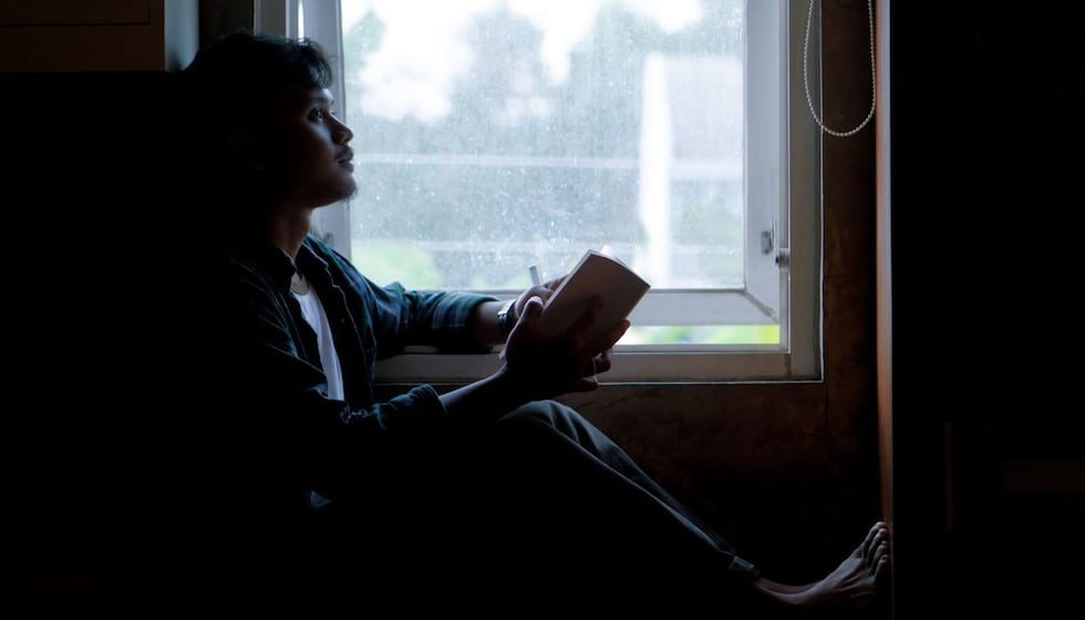 Las personas que disfrutan los días de lluvia no están tristes, sino que aprovechan este espacio tranquilo para reflexionar, según expertos en psicología | Foto: Pexels