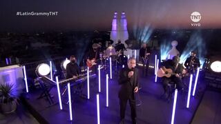 Latin Grammy 2020: José Luis Perales canta junto al Palacio Real de Madrid