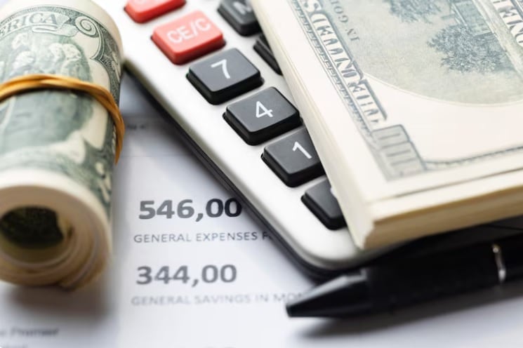 El aumento de la deducción estándar, la ampliación temporal del tope SALT y la eliminación de impuestos sobre propinas y horas extra son algunos de los puntos más destacados. (Foto referencial: Freepik)