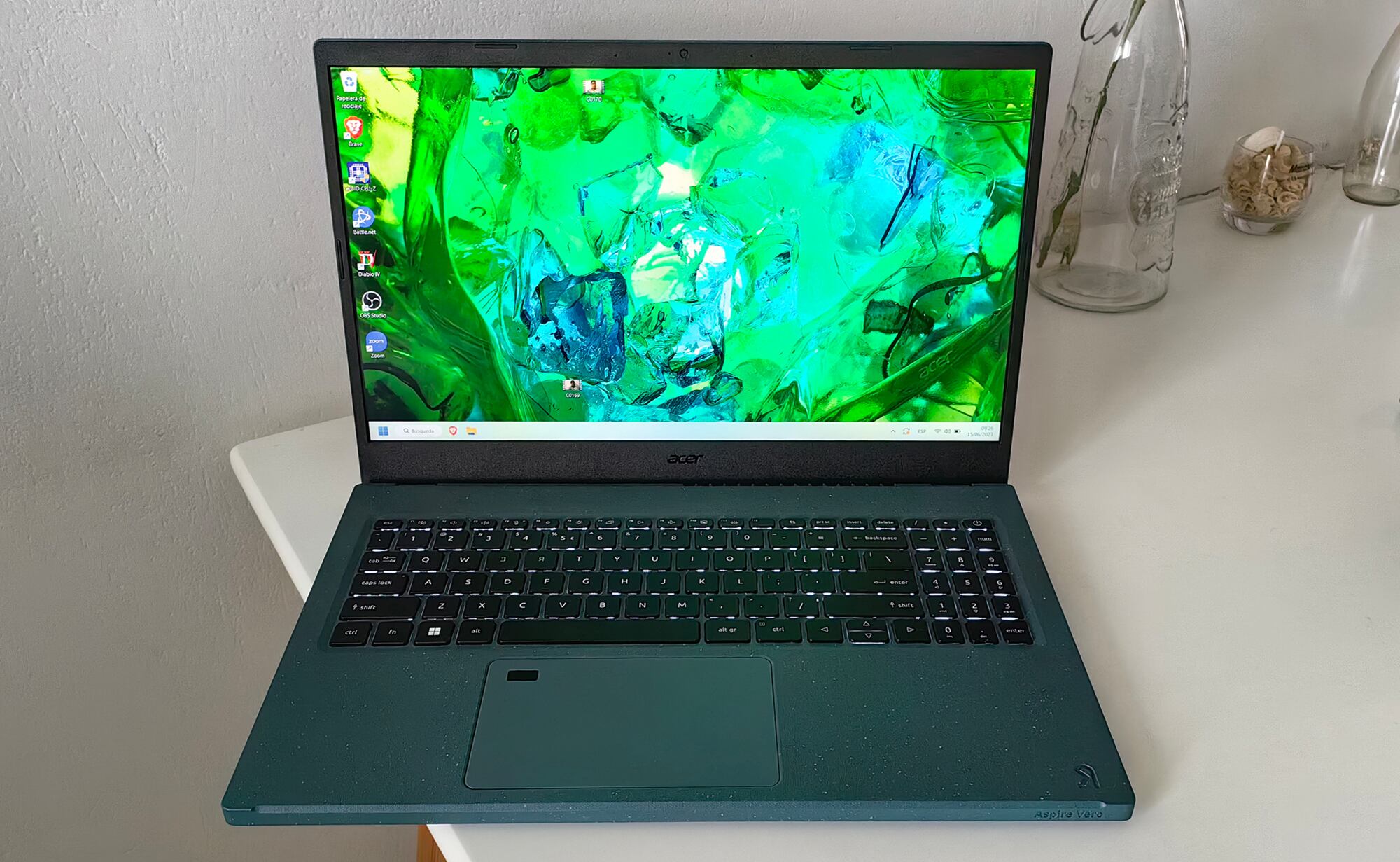 Aspire Vero de Acer está hecha en medida de plástico reciclado.