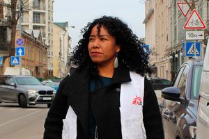 La médica peruana que está de misión en Ucrania y coordina el acceso a la salud cerca del frente de guerra