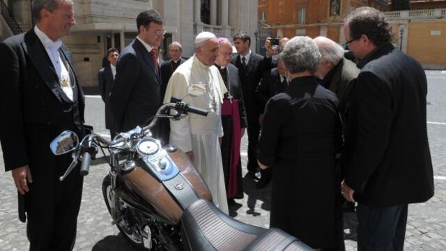 El papa Francisco subastará su Harley Davidson