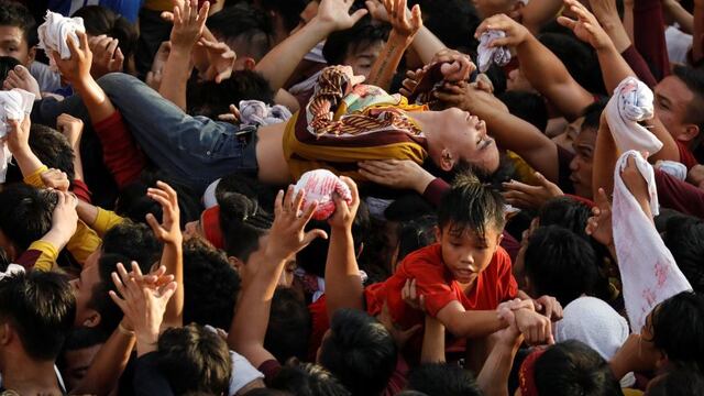 Desmayados y aplastados: la increíble devoción religiosa en Filipinas