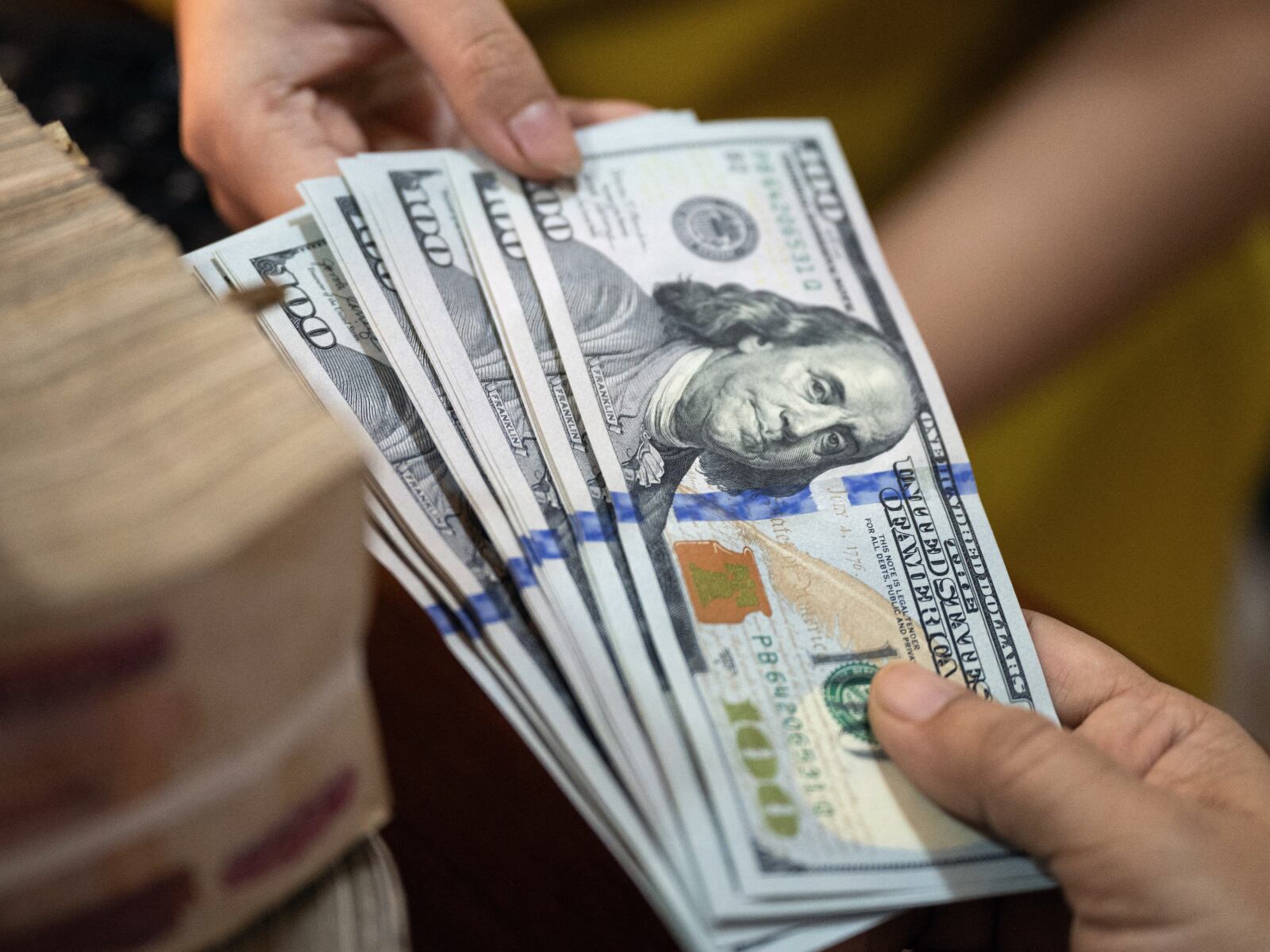 Puedes recibir hasta US$1,400 por persona del estímulo federal (Foto: AFP)