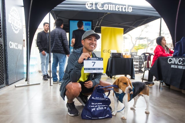 Entrega de kits para la Wufathon 4K powered by El Comercio.