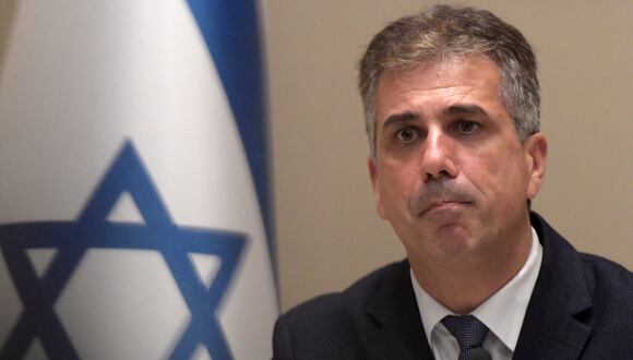 El ministro de Asuntos Exteriores de Israel, Eli Cohen, asiste a una conferencia de prensa con su homólogo de Bahréin en la capital, Manama, el 4 de septiembre de 2023. (Foto de Mazen Mahdi / AFP).