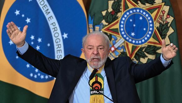 El presidente brasileño, Luiz Inácio Lula da Silva, pronuncia un discurso durante una ceremonia para celebrar el Día Mundial del Medio Ambiente en el Palacio Planalto de Brasilia, el 5 de junio de 2023. (Foto de EVARISTO SA / AFP)