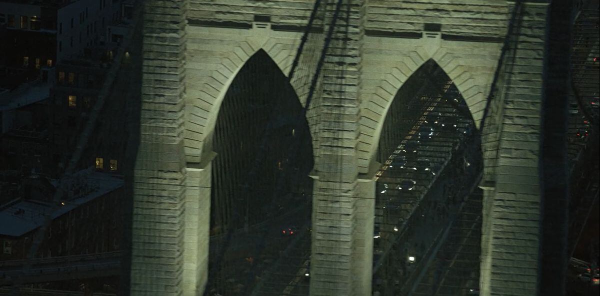 Otra toma nocturna en "Black Rabbit", pero ahora del puente de Brrooklyn (Foto: Aggregate Films / Automatik Entertainment / Netflix)