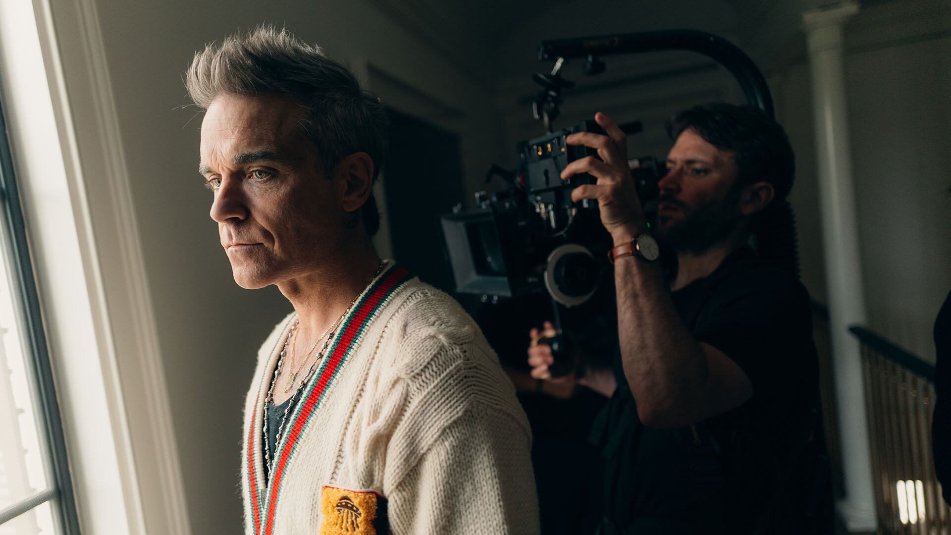 Robbie Williams cuenta su vida en un documental de Netflix.