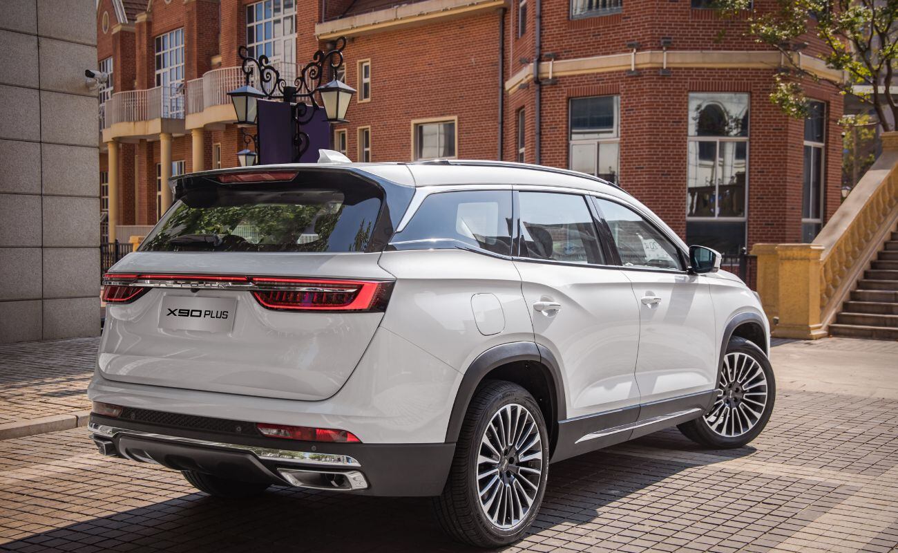 La Jetour X90 Plus utiliza unos enormes aros de aleación de 20" y llantas con medida 255/45R20. (Foto: Jetour)