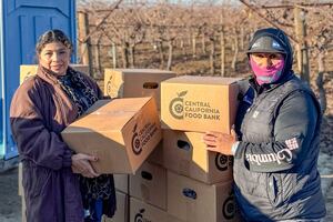 EEUU: Cientos de familias latinas buscan sustento en plena Navidad