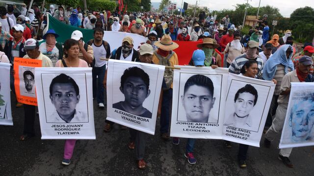 Acapulco: Brutal enfrentamiento entre estudiantes y policías