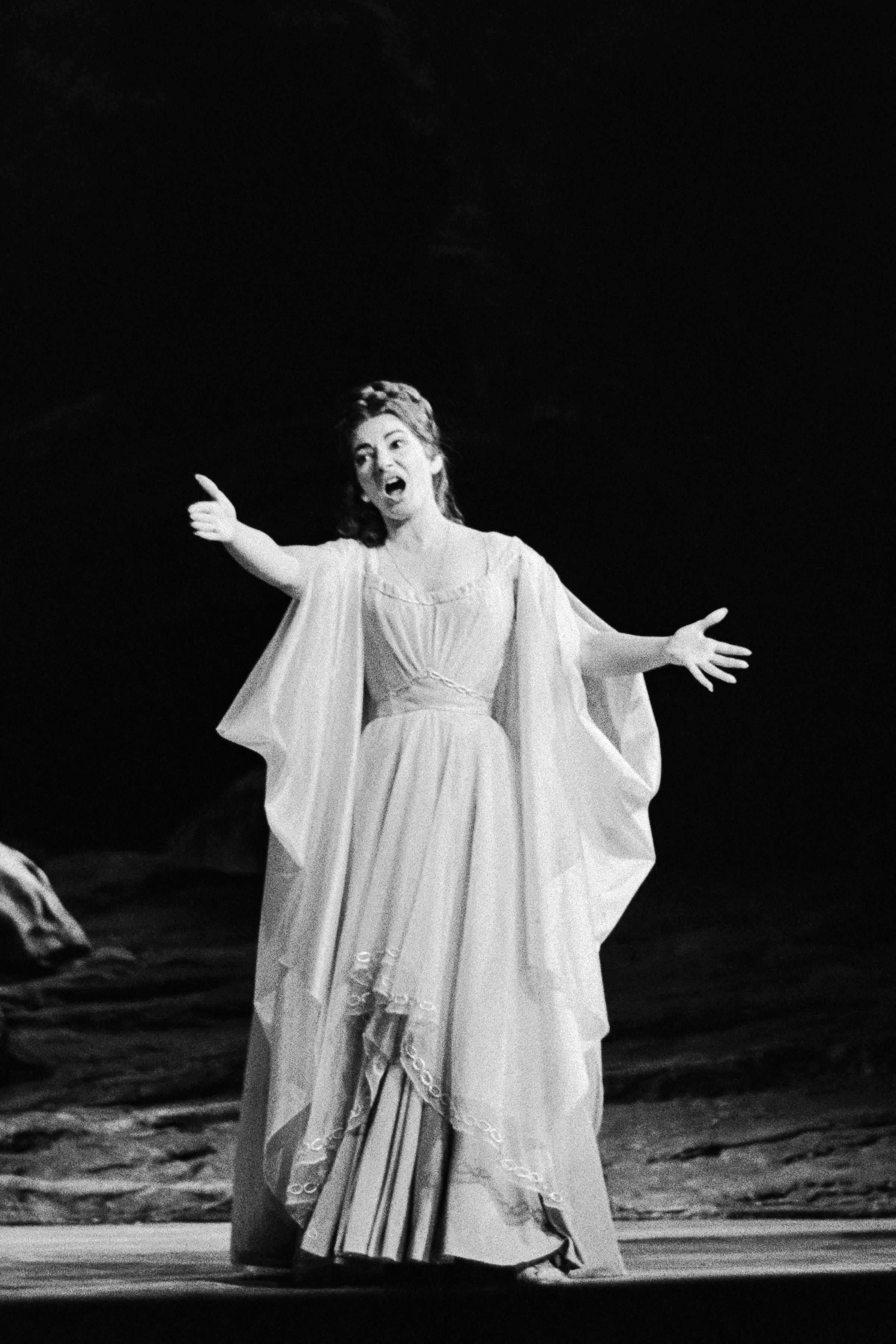 Imagen de mayo de 1965 en la Opera de París, donde la soprano Maria Callas partició de la ópera "Norma" (Foto: AFP)