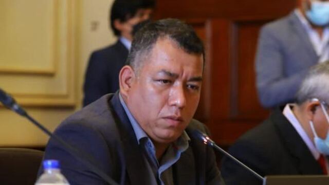 Darwin Espinoza plantea eliminar impedimento para que familiares de congresistas puedan contratar con el Estado