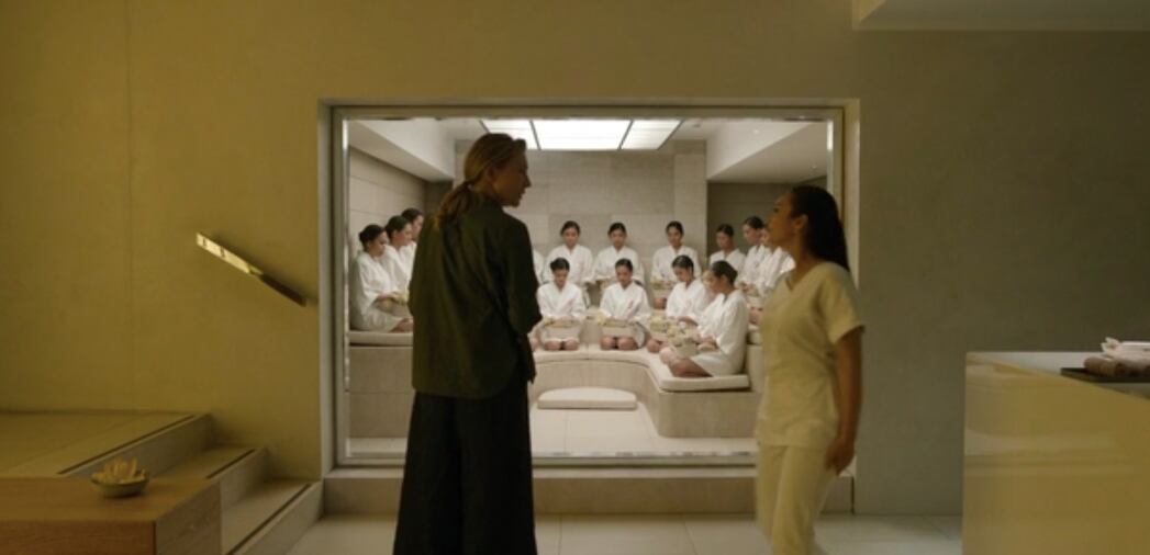 Escena de "Tár" en donde Lydia va a un sitio de masajes, pero en realidad era de trabajo sexual (Foto: Universal Pictures)