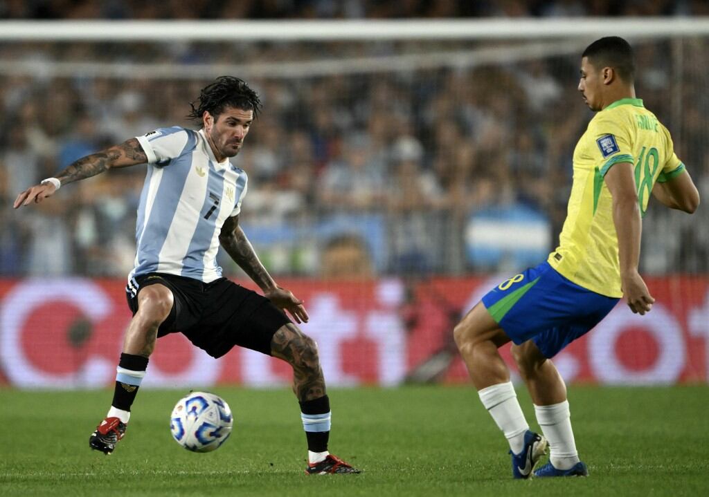 Argentina y Brasil son candidatas para ganar la Copa del Mundo 2026. (Photo by Luis ROBAYO / AFP)