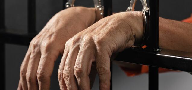 Las razones por las que un inmigrante puede ser enviado a un centro de detención en EE. UU.