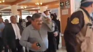 Ayacucho: viceministro de Salud fue atacado por manifestantes mientras almorzaba | VIDEO
