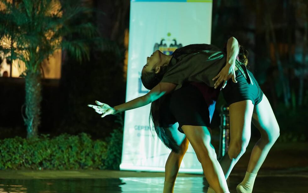 Gala gratuita por el Día Internacional de la Danza, organizada por Allegro Ballet y la Asociación Cultural Peruana de Danza, en el frontis del Museo Metropolitano de Lima.