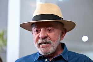 El presidente de Brasil, Luiz Inácio Lula da Silva, interviene durante la ceremonia de firma de las nuevas directrices para el desarrollo del fútbol femenino, el 28 de septiembre de 2026. (Foto de Evaristo Sa / AFP).